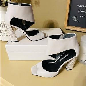 Charles David VOLUTION White Leather Cutout Boot / Heel Size 7 1/2